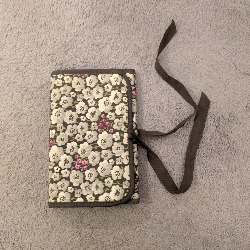 Thirty-One Brown Floral Envelope Trifold Notebook Holder